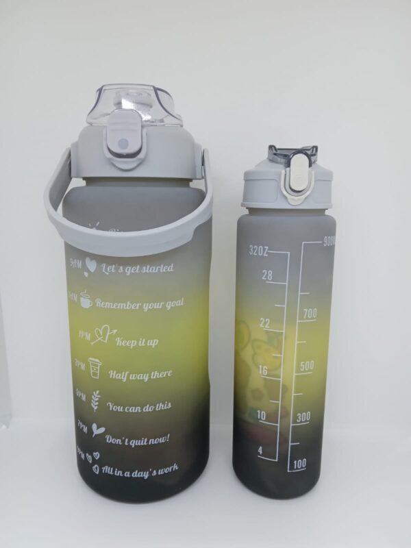 BOTELLA MOTIVACIONAL 2 VASOS DE 2 LITROS Y 900ML SOLO GRIS - Imagen 2