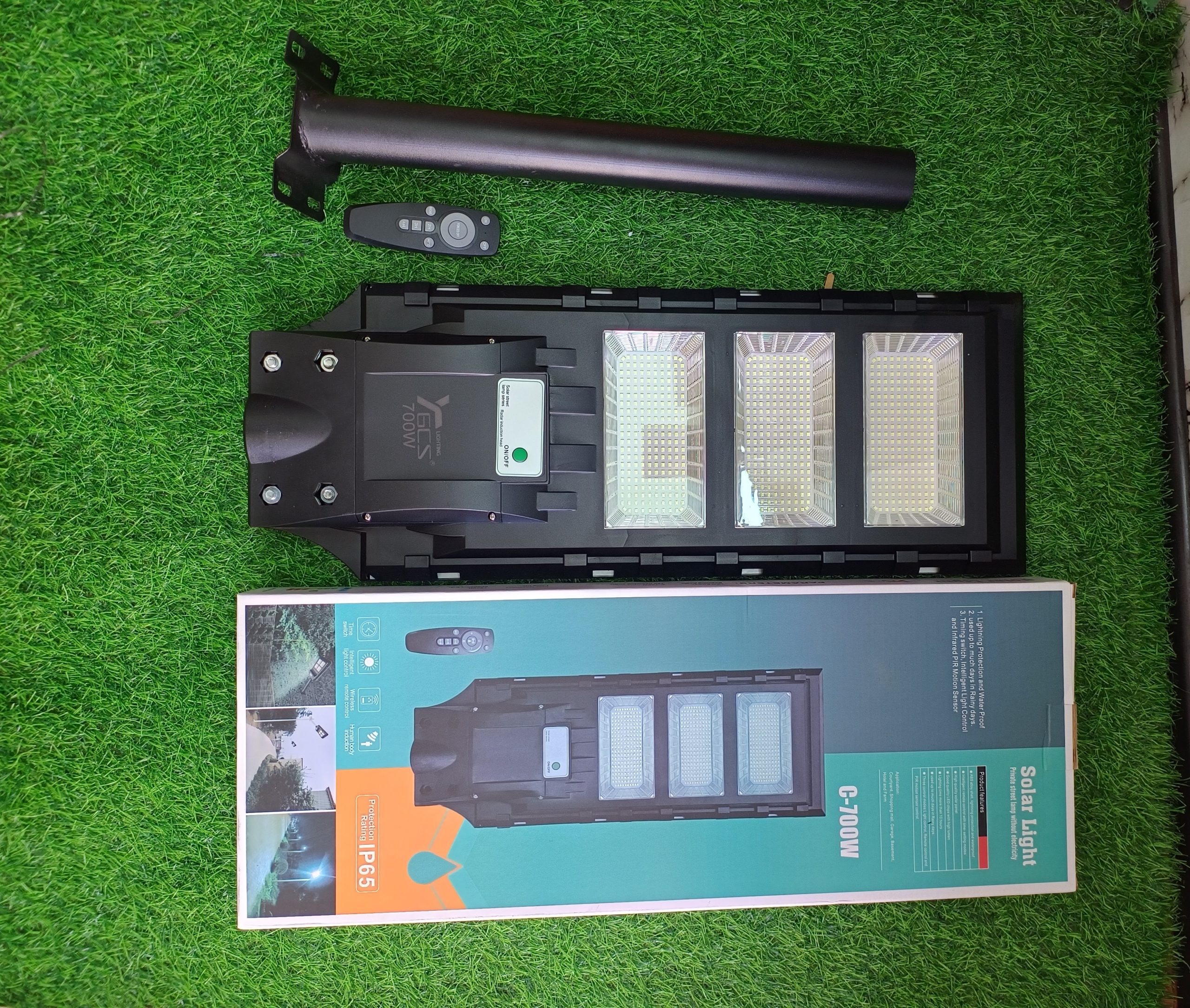 FOCO SOLAR CON PEDESTAL DE 700 WATTS - Imagen 3