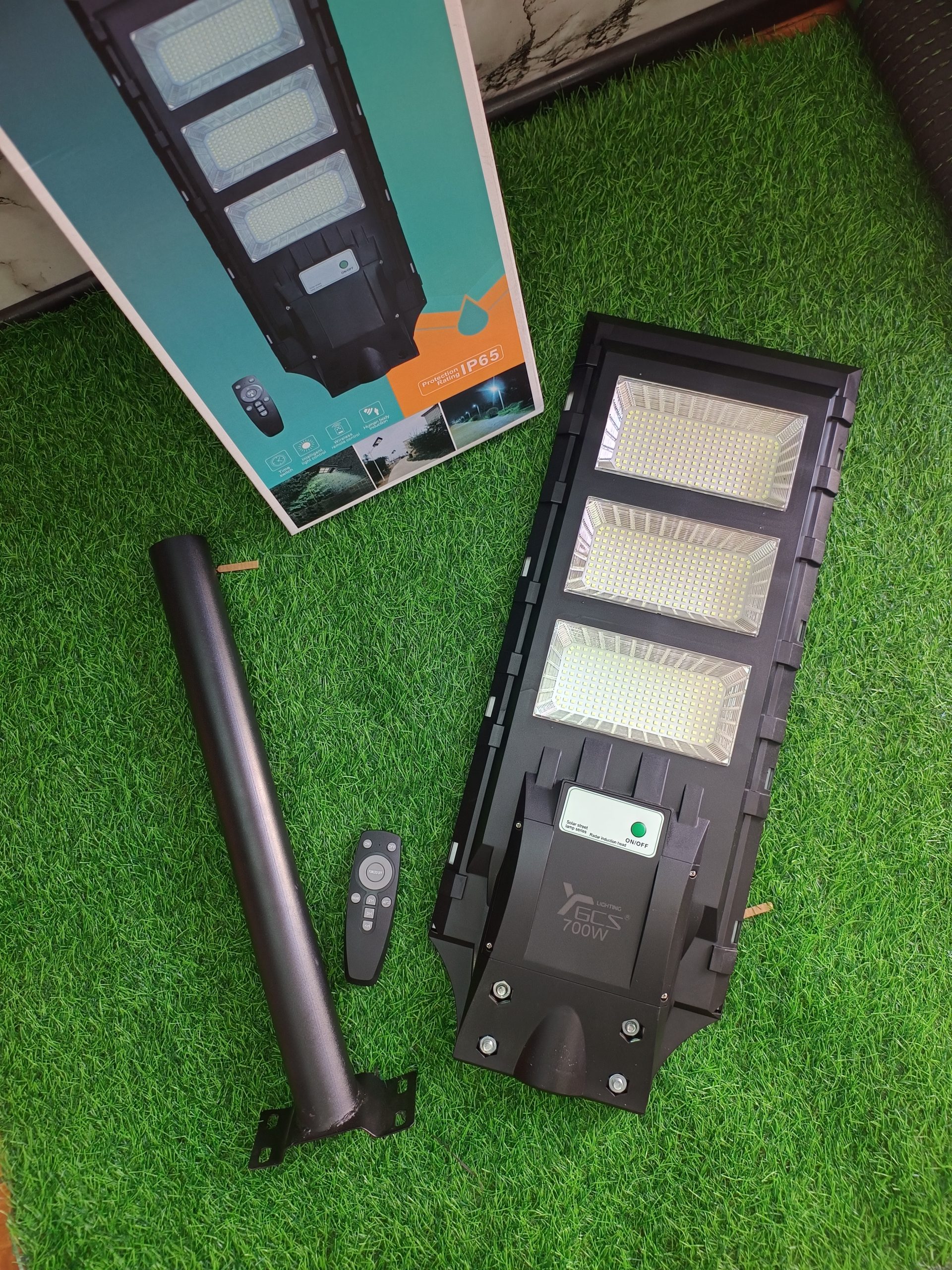 FOCO SOLAR CON PEDESTAL DE 700 WATTS - Imagen 2