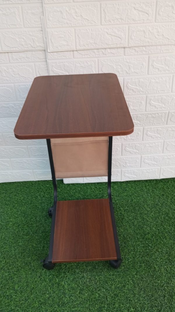 MESA PORTATIL CUADRADA CON RUEDAS